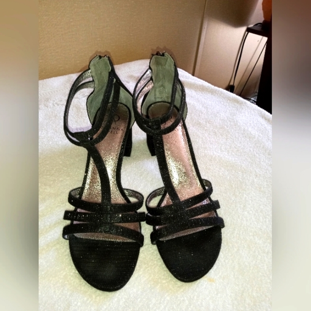 Adrianna Papell heels
